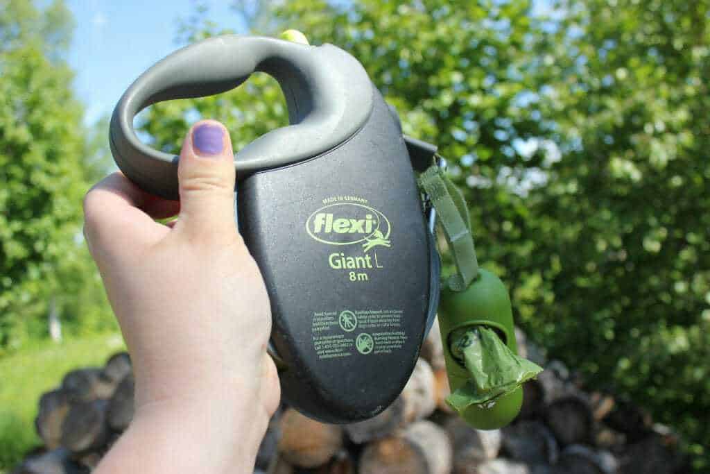 How to Find A Pooper Scooper You Love So Much You’ll Actually Pick Up Your Dog’s Poop 2 How to Find A Pooper Scooper You Love So Much You’ll Actually Pick Up Your Dog’s Poop 2