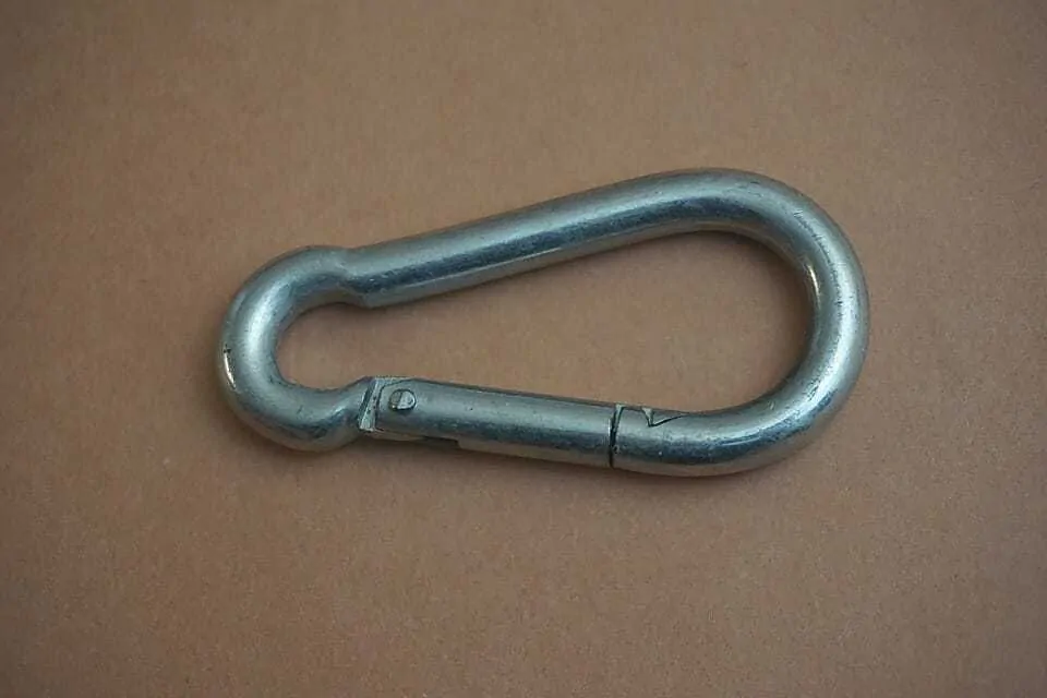 Carabiner Life Hacks! 12 Things Dog Owners Can Do With Carabiners That Will Blow Your Mind 2