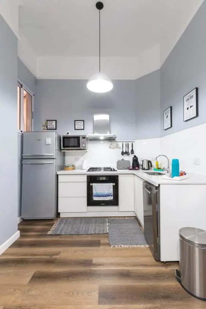 Pic 3 a tidy kitchen and trash can